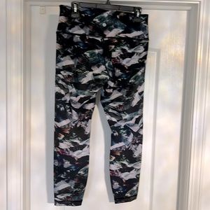 Lululemon high waisted capris hardly worn
